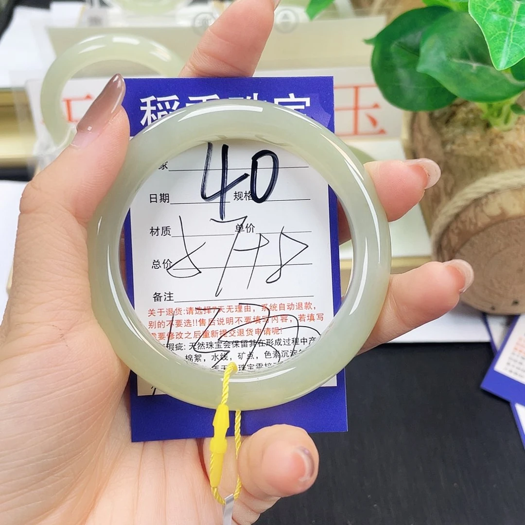 和田玉手镯未镶嵌