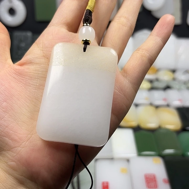颈饰未镶嵌石英岩玉
