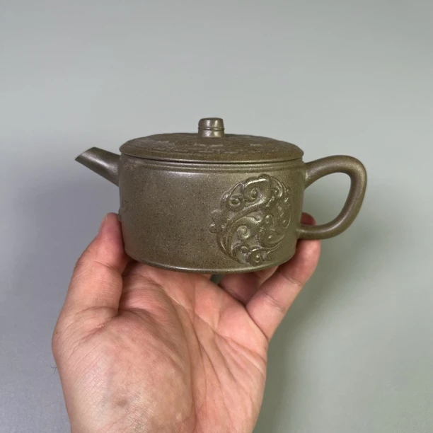 莲花汉瓦壶+170cc+黄龙山原矿段泥+手工制作+精美做工+价廉物美