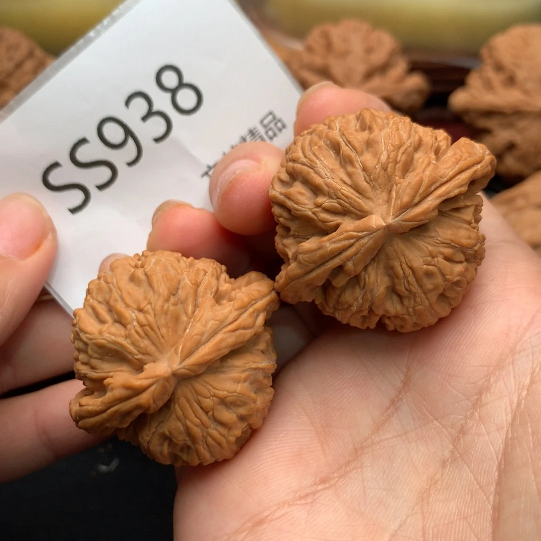 文玩核桃把件全品白狮子38