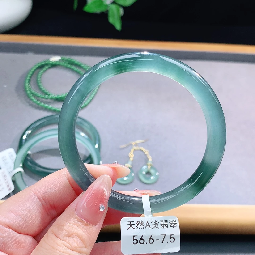 未镶嵌手镯（圆镯）翡翠