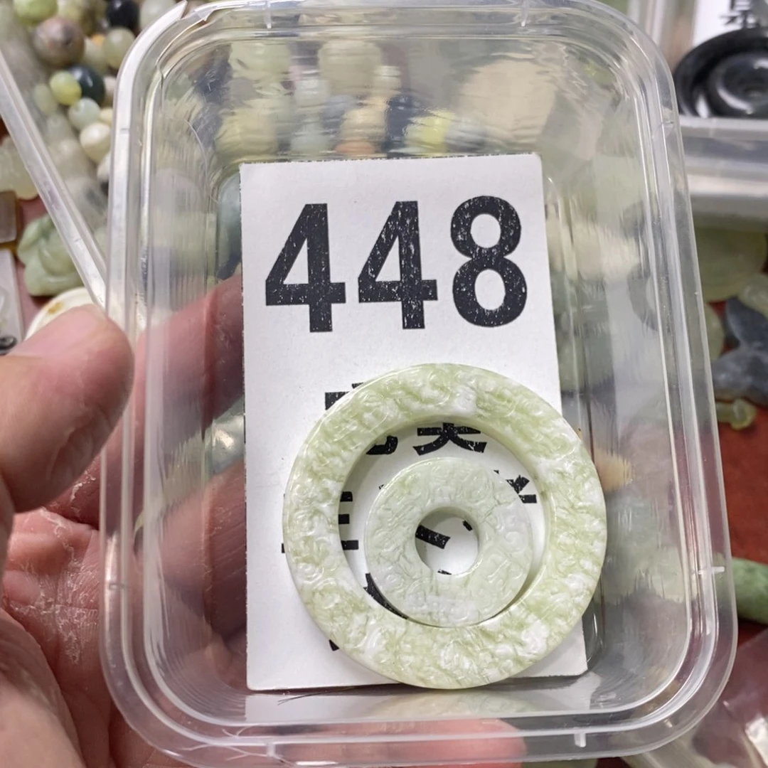 蛇纹石玉未镶嵌挂坠