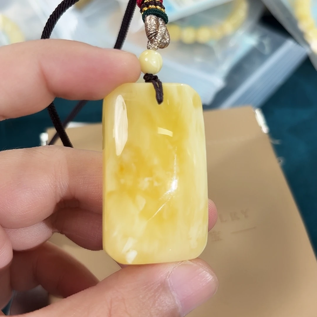 琥珀未镶嵌裸石18900000000