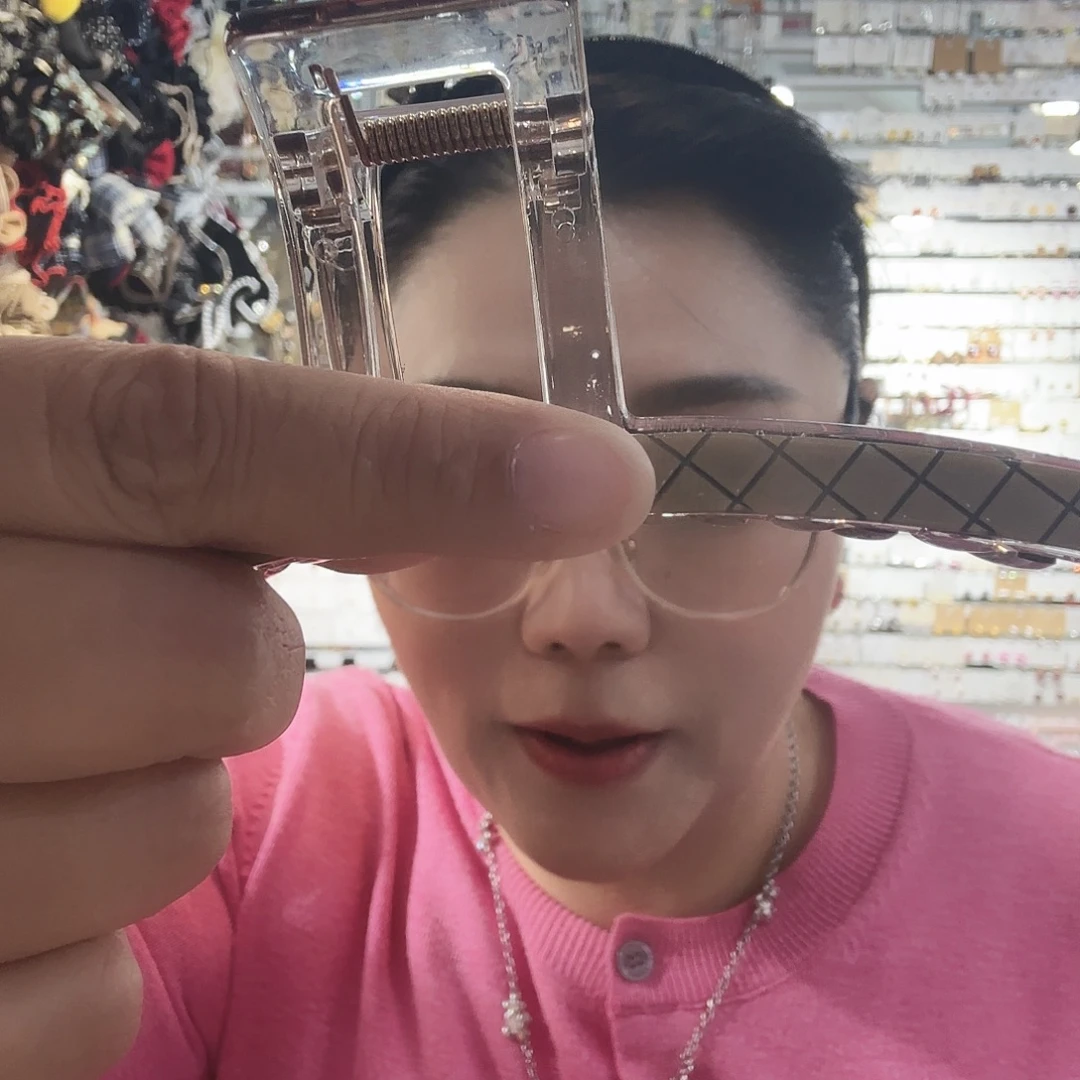 布艺非金属格纹抓夹