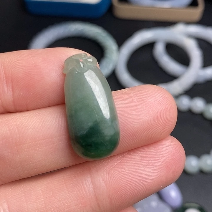 翡翠未镶嵌颈饰天然翡翠43