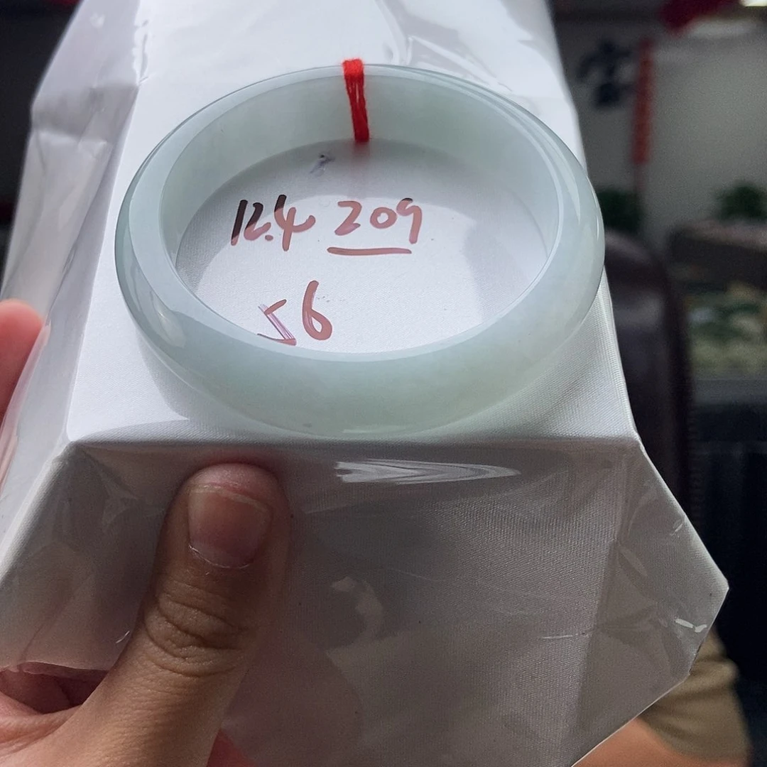 翡翠手镯未镶嵌拍一发一