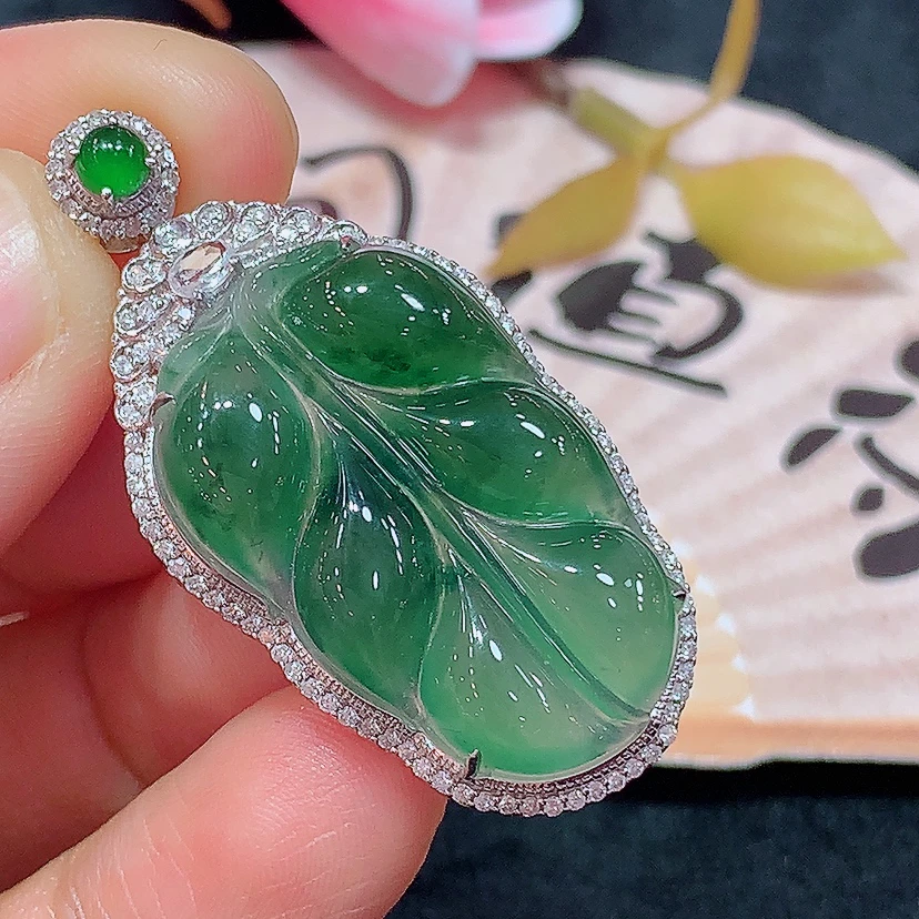 18k金天然A货翡翠树叶吊坠气质飘绿时尚