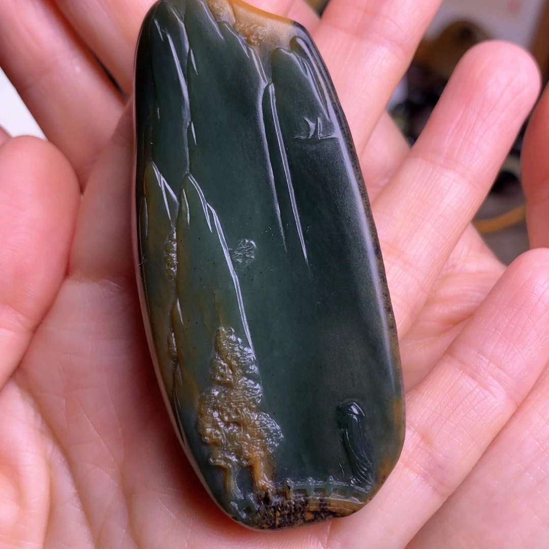 墩***儿岫岩河磨玉（透闪石质玉）未镶嵌把件