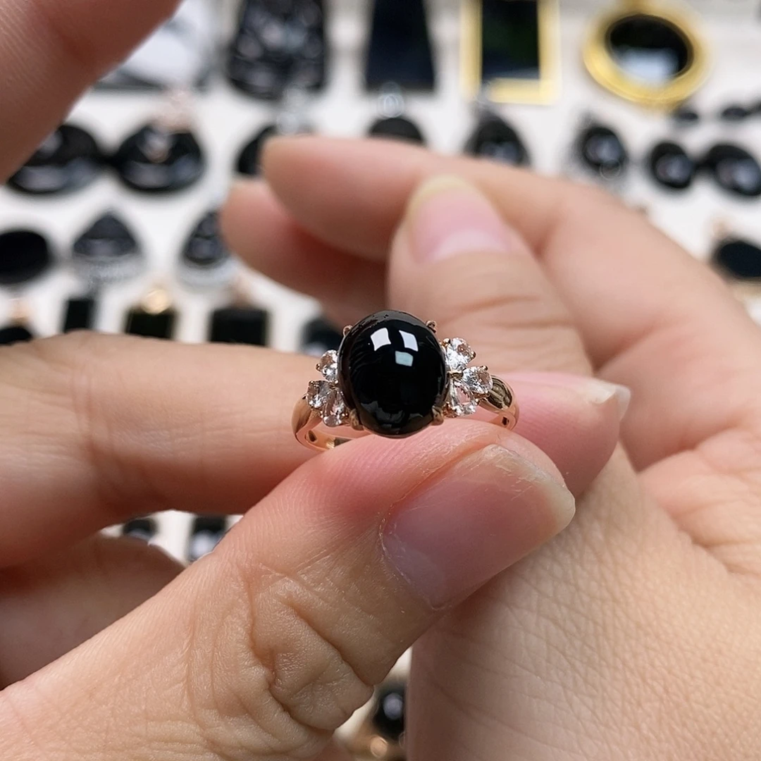 翡翠18K金镶嵌戒指