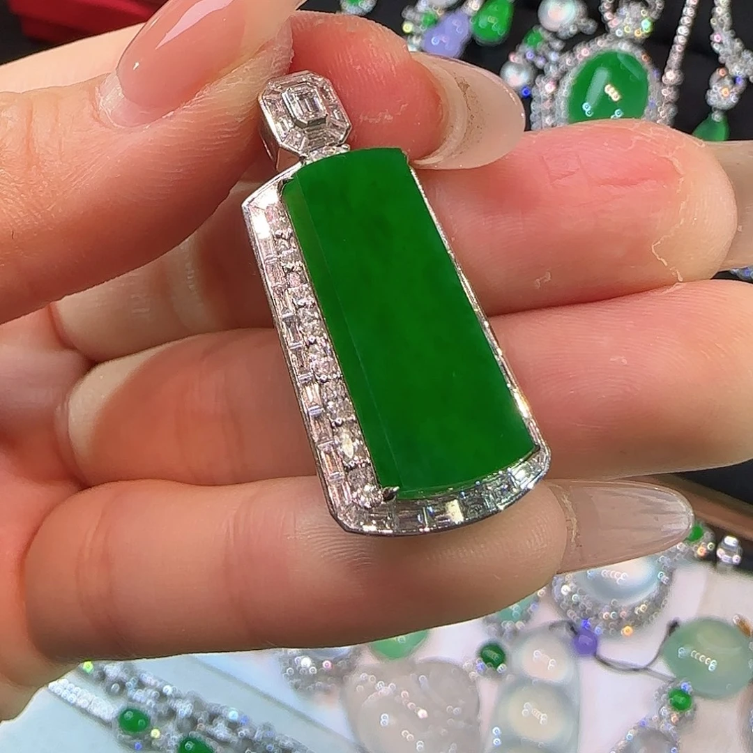 翡翠18K金镶嵌戒指