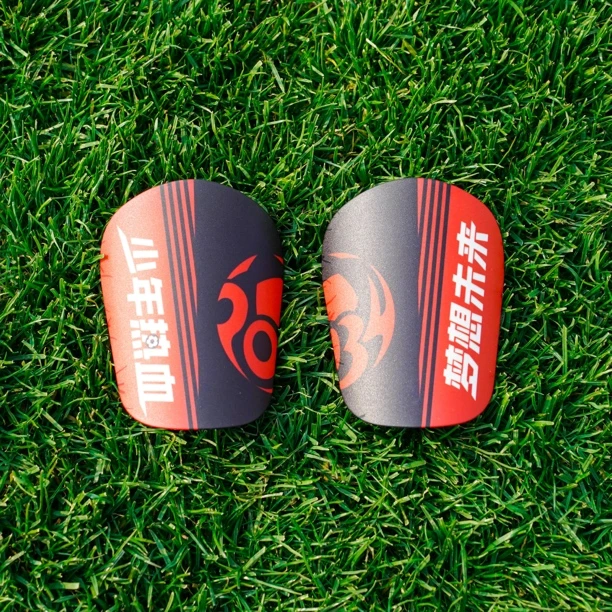 2034杯赛事自营运动防护比赛训练插片足球护腿板