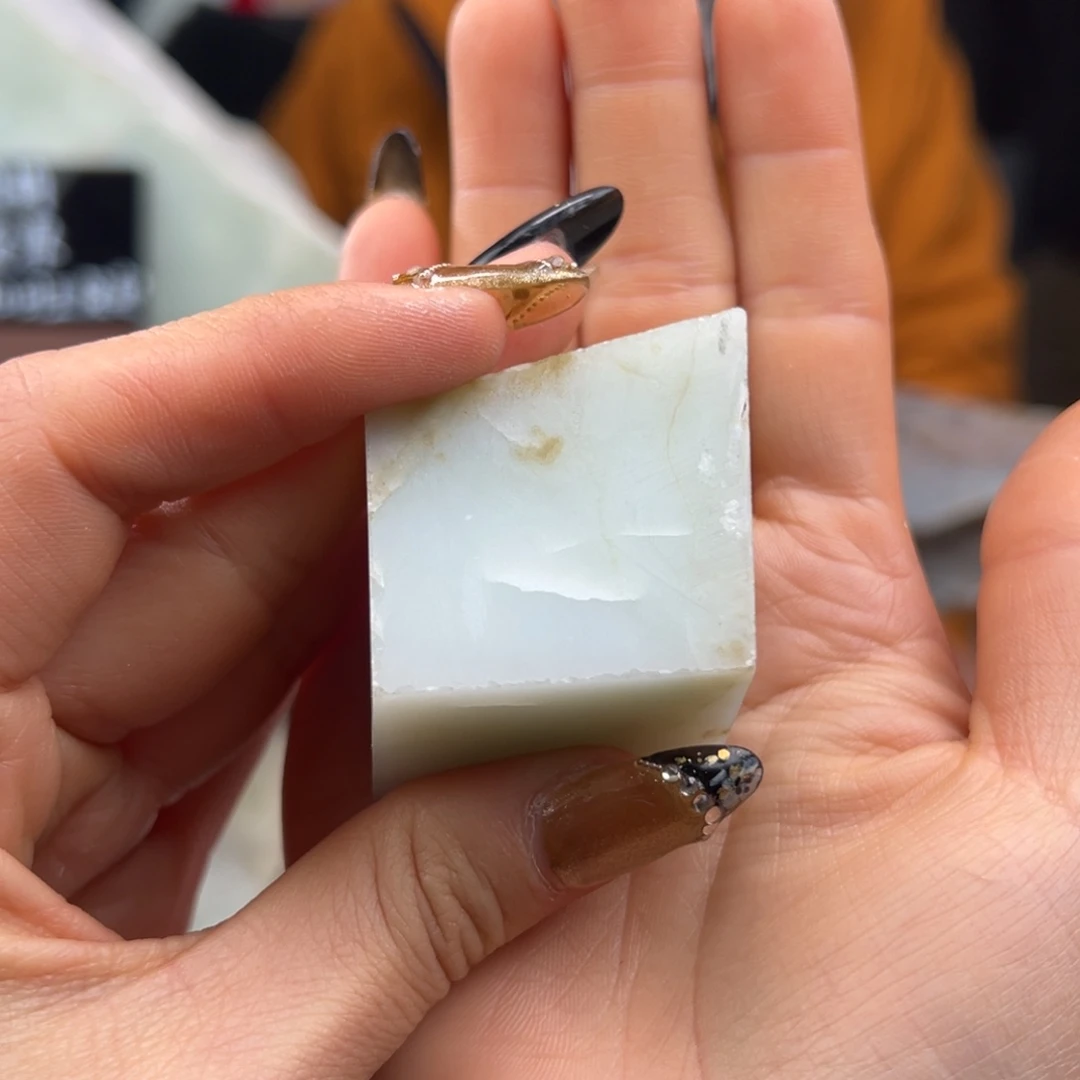 偷***心和田玉未镶嵌珠宝半成品