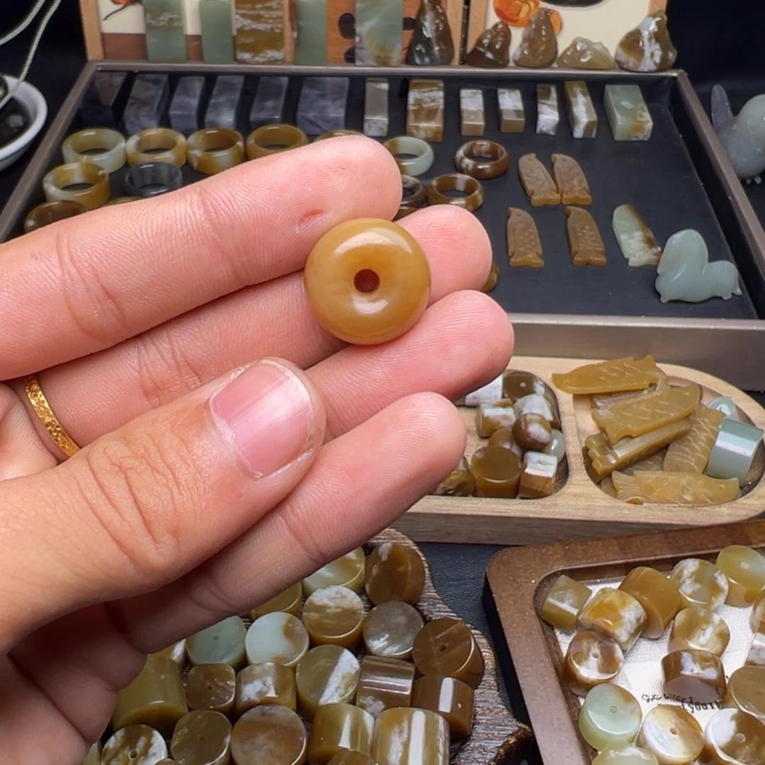 暴***喵和田玉（糖玉）未镶嵌珠宝奇石平安扣