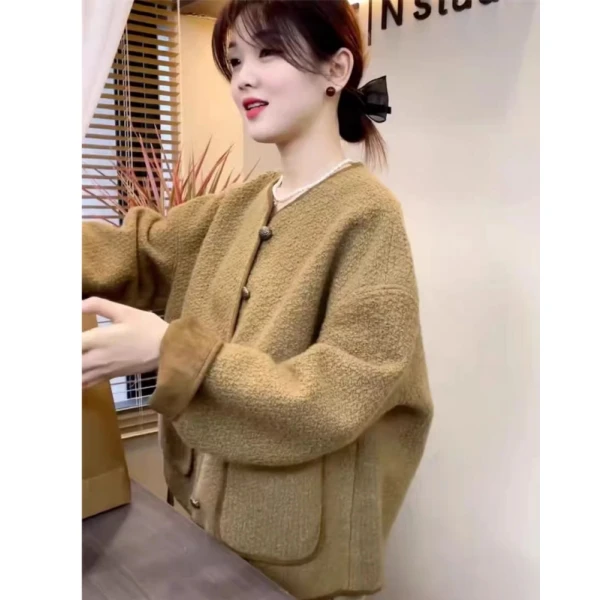 圆领毛皮一体毛呢外套2025秋冬新款宽松休闲显瘦高级圈圈呢