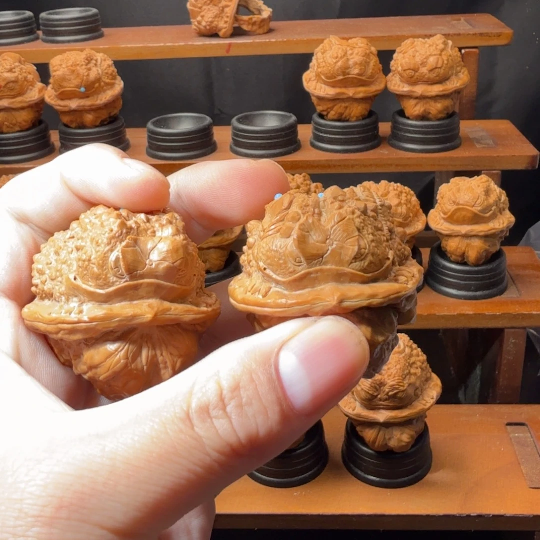 三***藏把件核桃蛤蟆头雕刻金蟾单面42