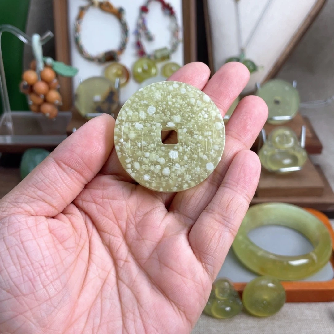 蛇纹石玉未镶嵌颈饰