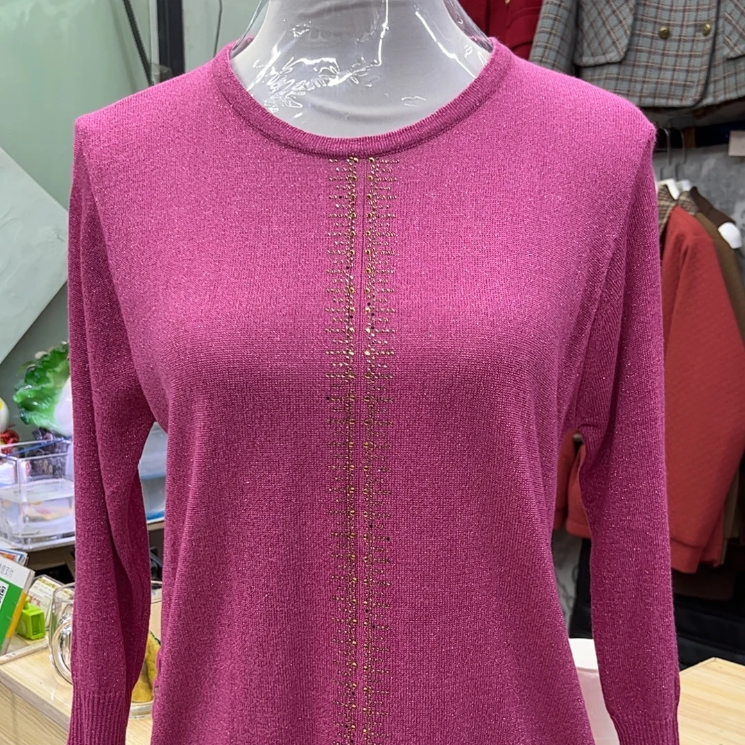 前排带钻圆领毛衣