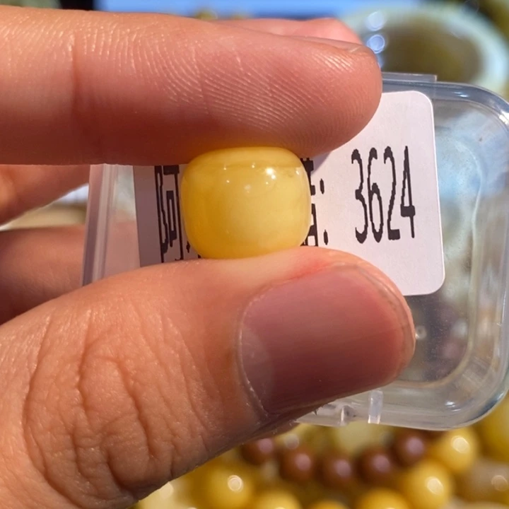 琥珀未镶嵌珠宝奇石3624