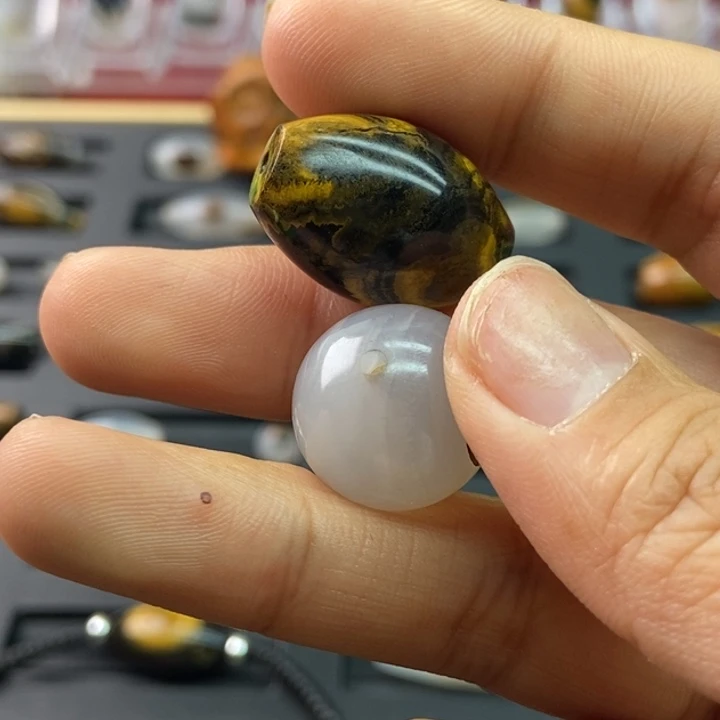 玛瑙/玉髓颈饰未镶嵌康****奥