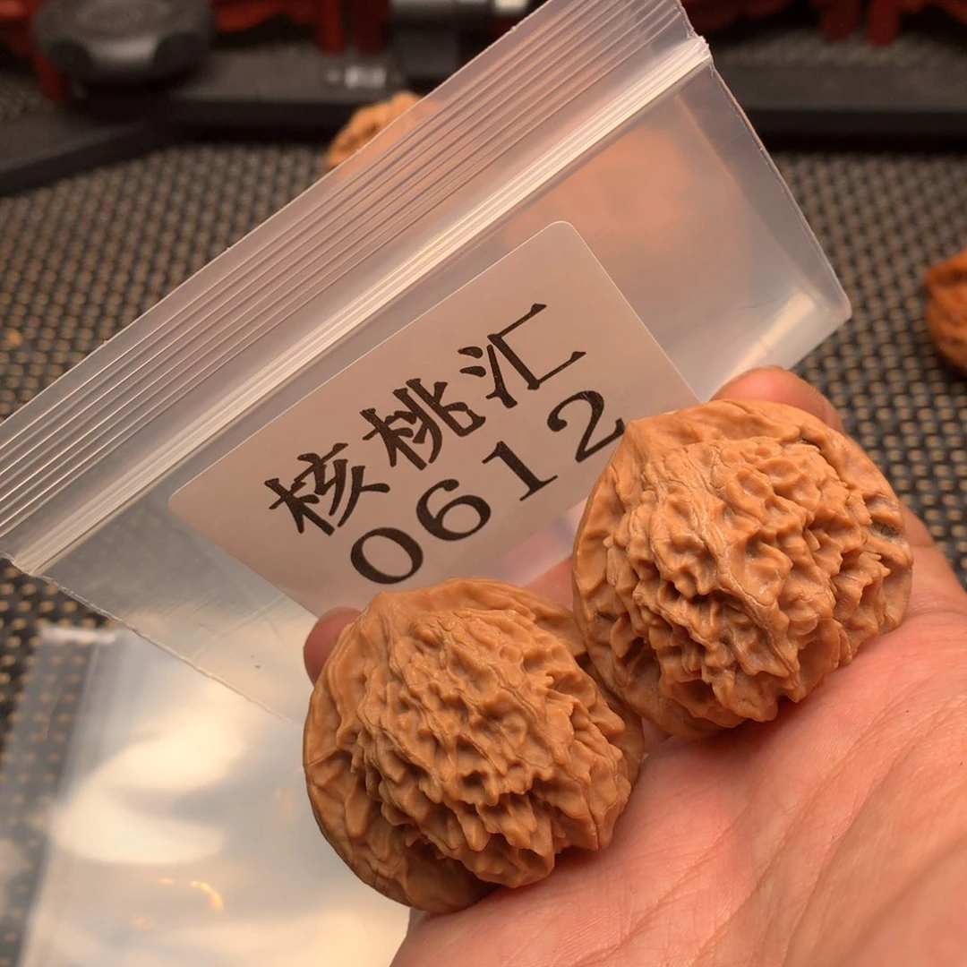 文玩核桃吊坠皇冠
