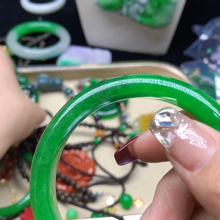 翡翠颈饰未镶嵌吊坠