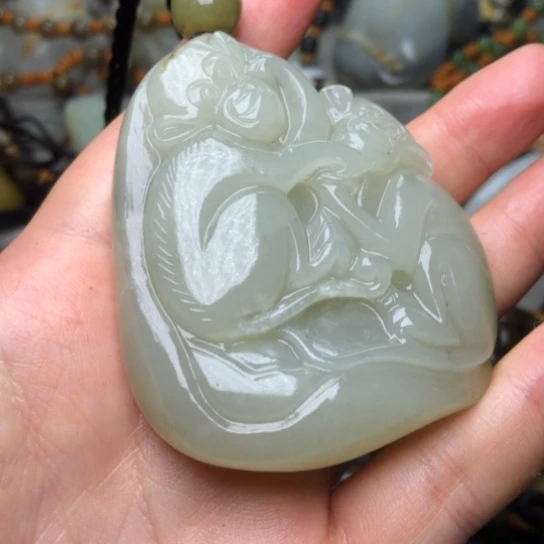 和田玉未镶嵌把件