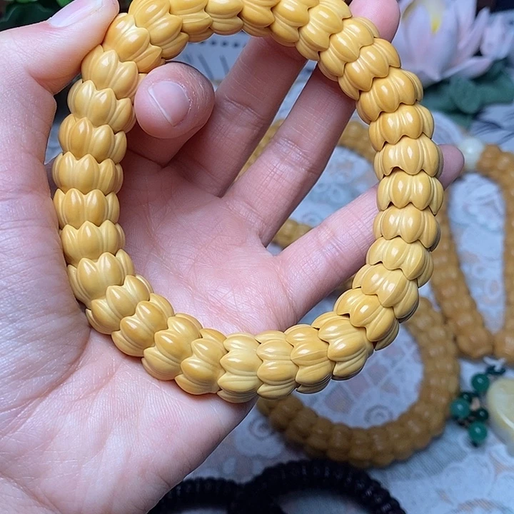 猴头核桃吊坠莲花