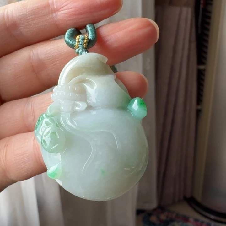 翡翠未镶嵌颈饰钱袋