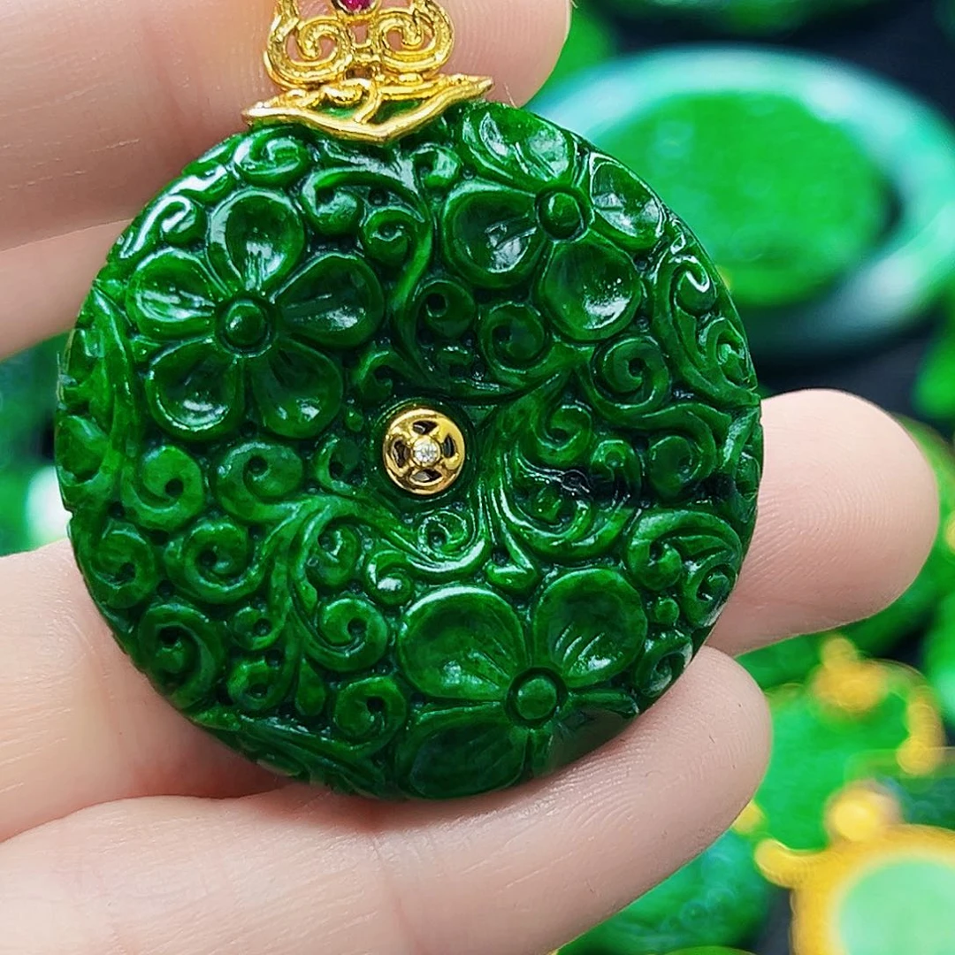 颈饰18K金镶嵌翡翠