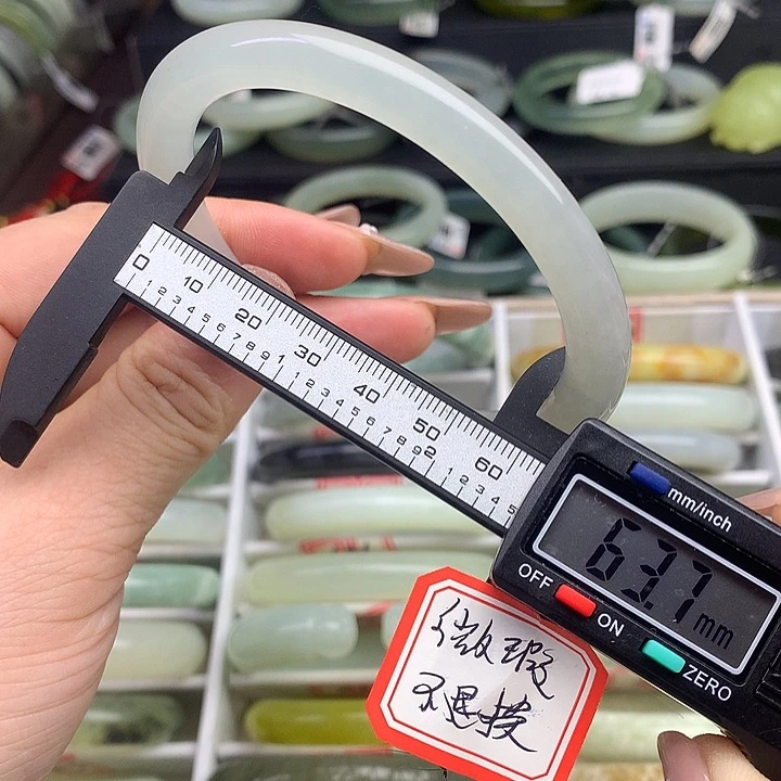 蛇纹石玉手镯未镶嵌689