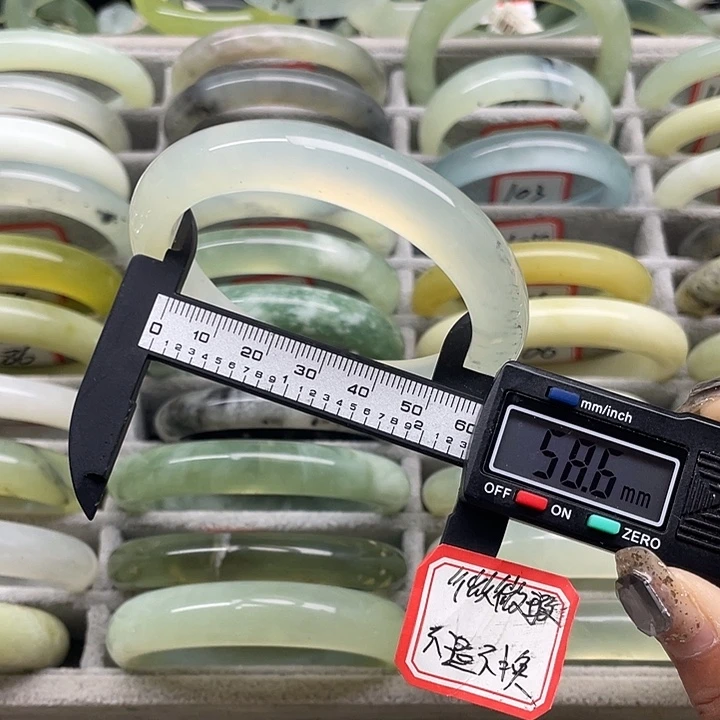 蛇纹石玉未镶嵌手镯104