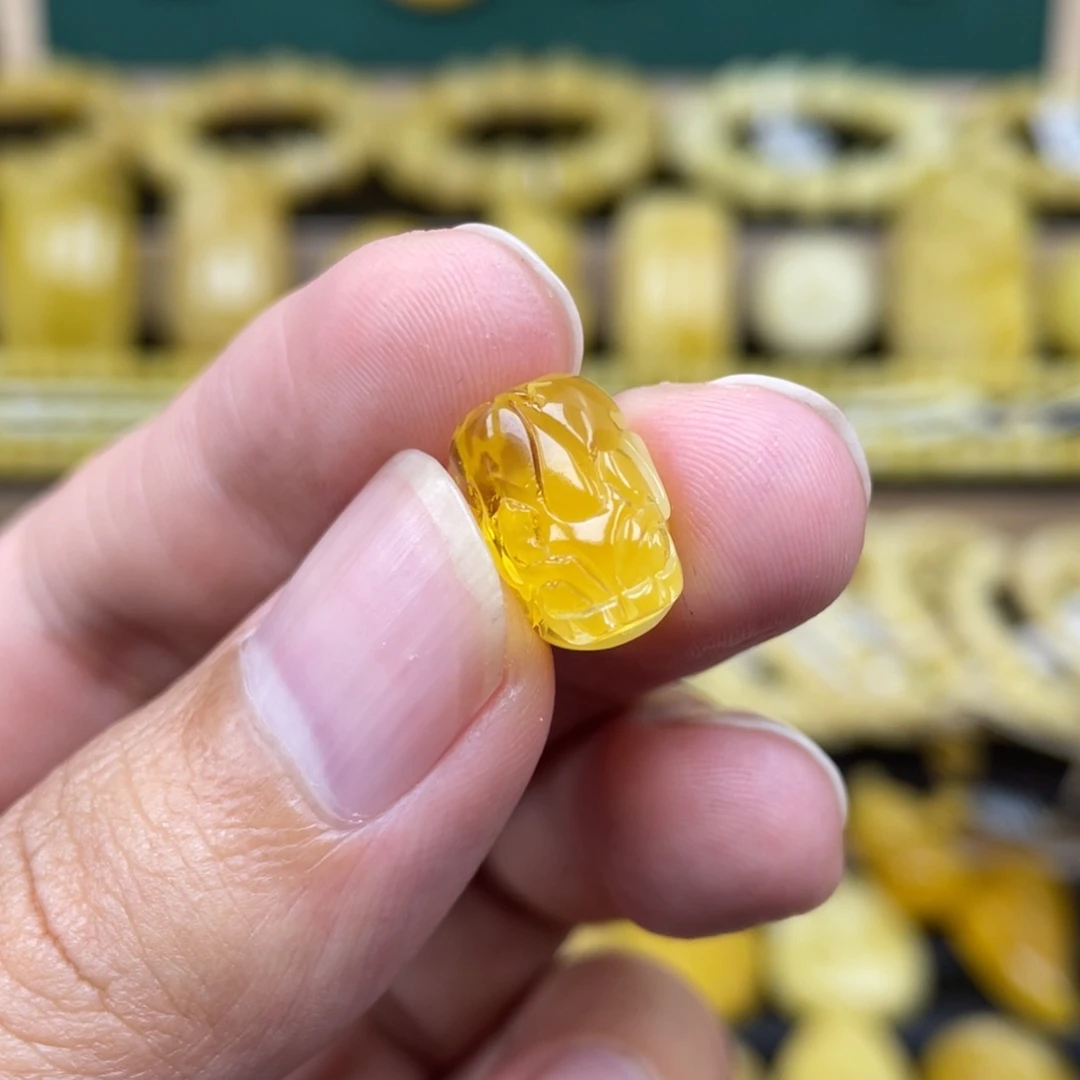 琥珀裸石未镶嵌景****）琥珀蜜蜡