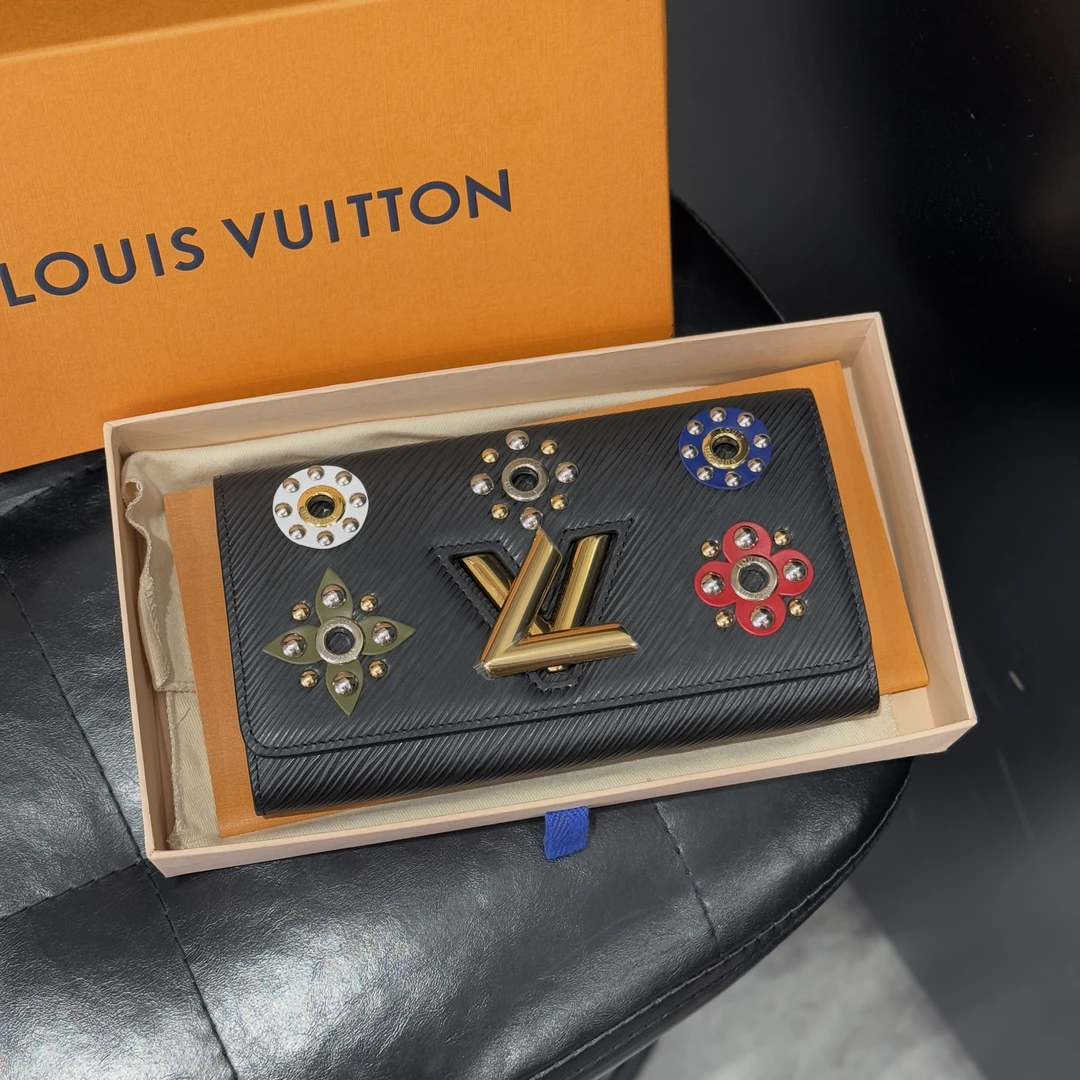 99新 LouisVuitton/路易威登 徽章扭一扭钱包/二奢