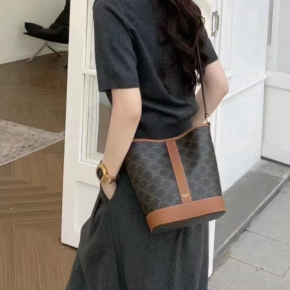 95新 Celine/思琳 思琳   经典老花小号水桶包 -1