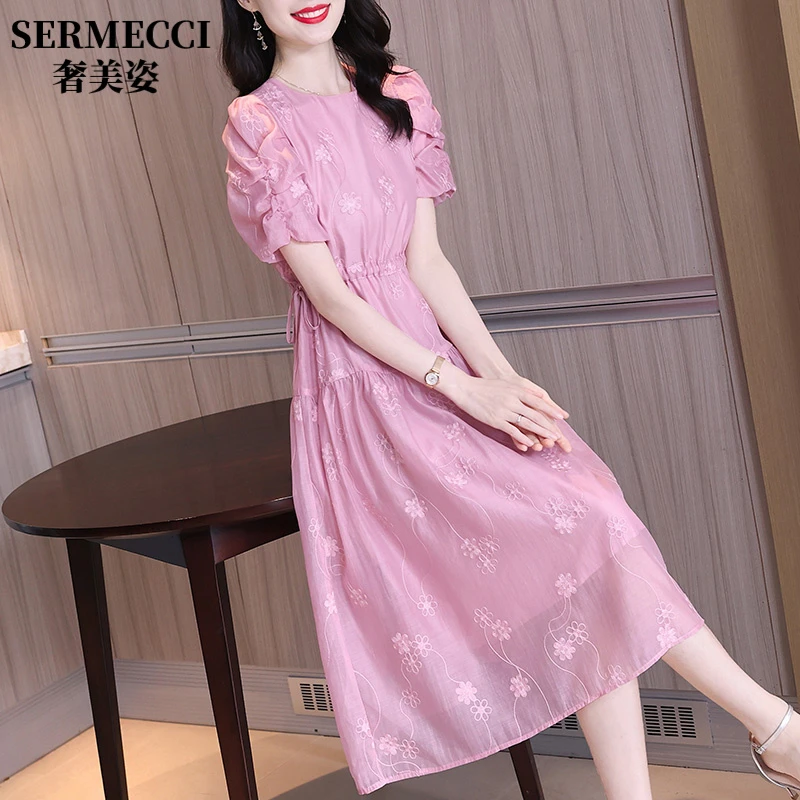 夏季新款法式高级感绝美粉色泡泡袖高腰遮肚子减龄高端刺绣连衣裙