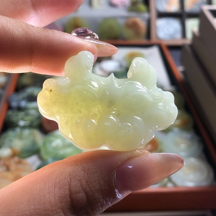 蛇纹石玉未镶嵌岫玉吊坠