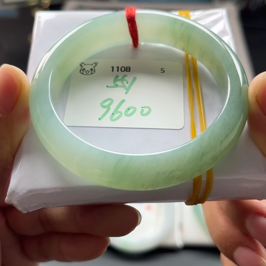 翡翠未镶嵌手镯55正圈0毛孔0结构，推荐