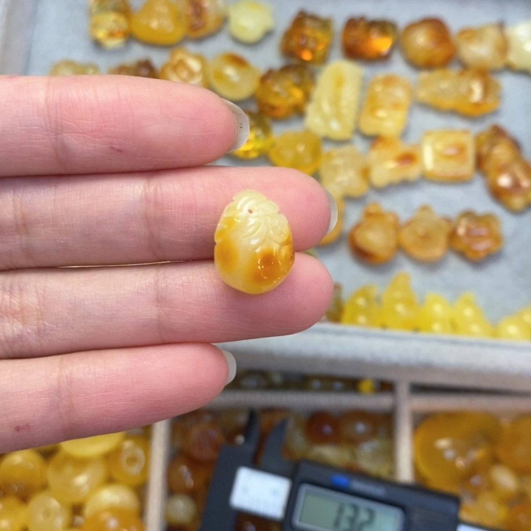 蜜蜡颈饰未镶嵌钱袋