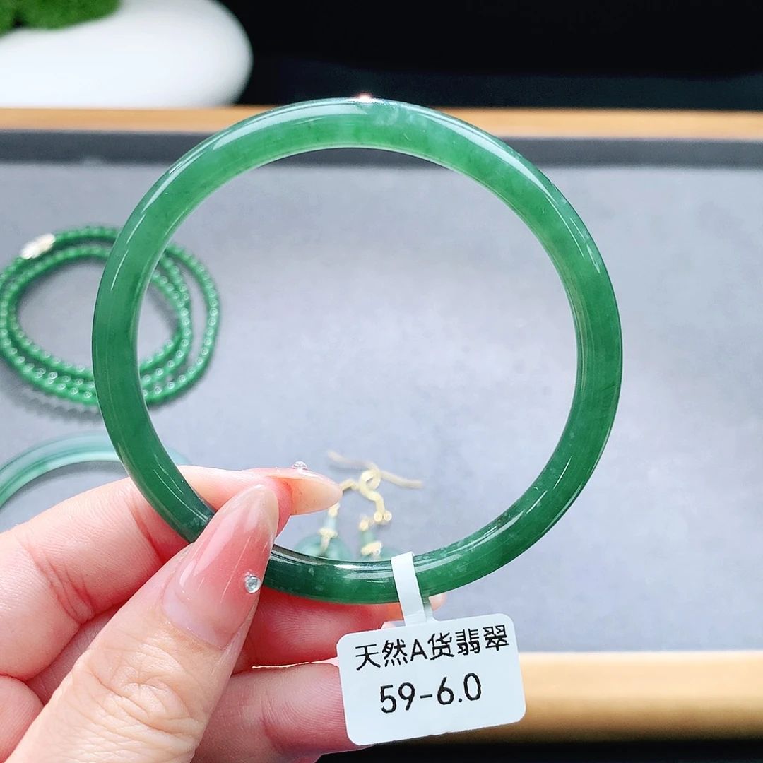 未镶嵌手镯（圆镯）翡翠