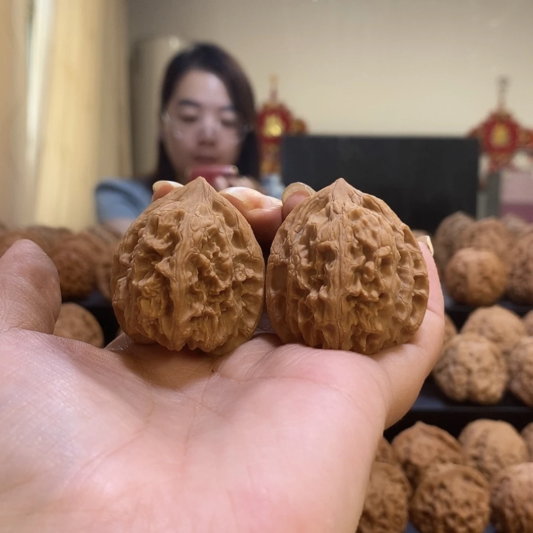 把件文玩核桃35红雀尖有伤