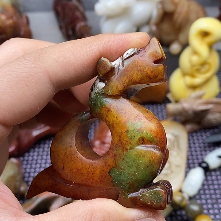 未镶嵌蛇纹石玉颈饰