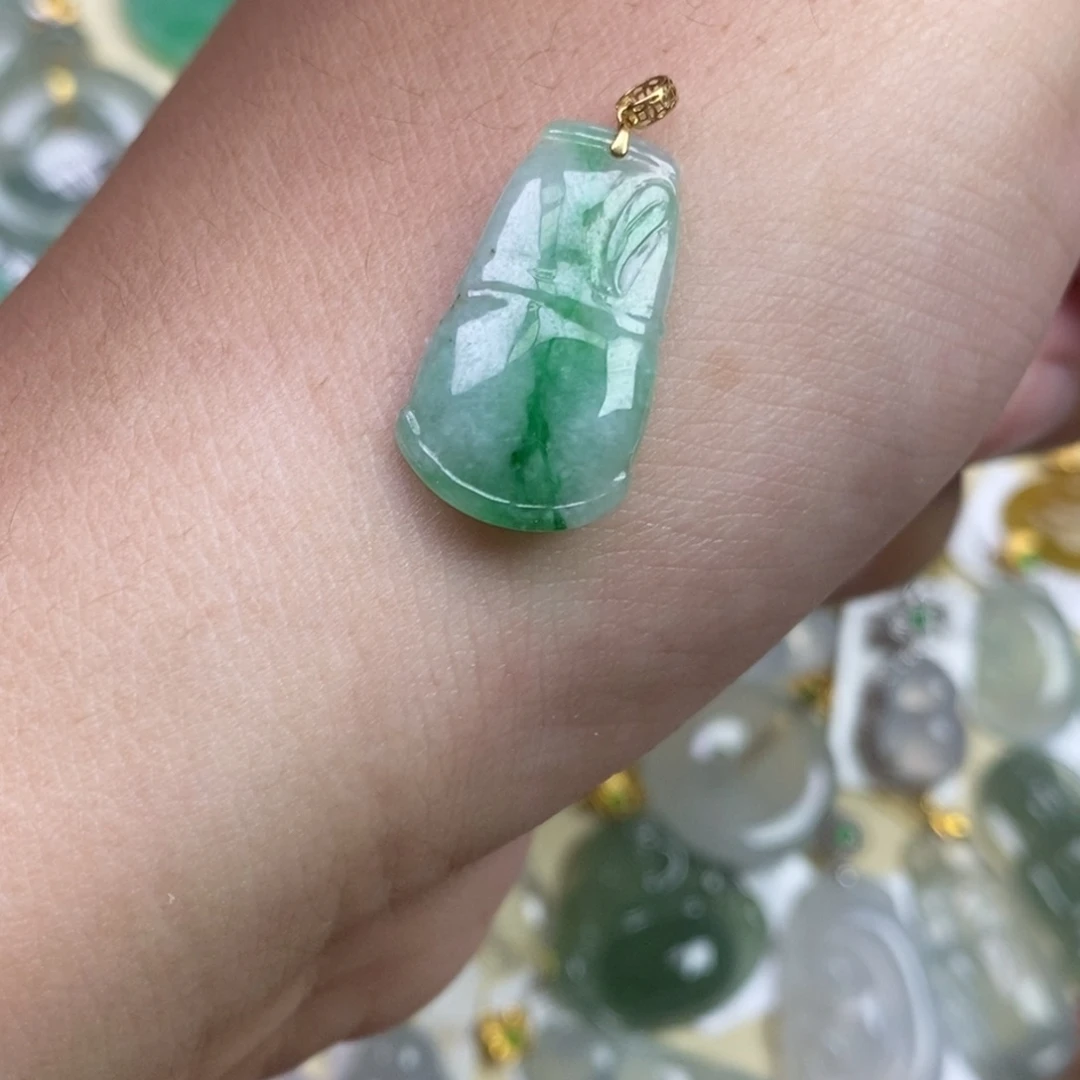 颈饰18K金镶嵌翡翠竹节