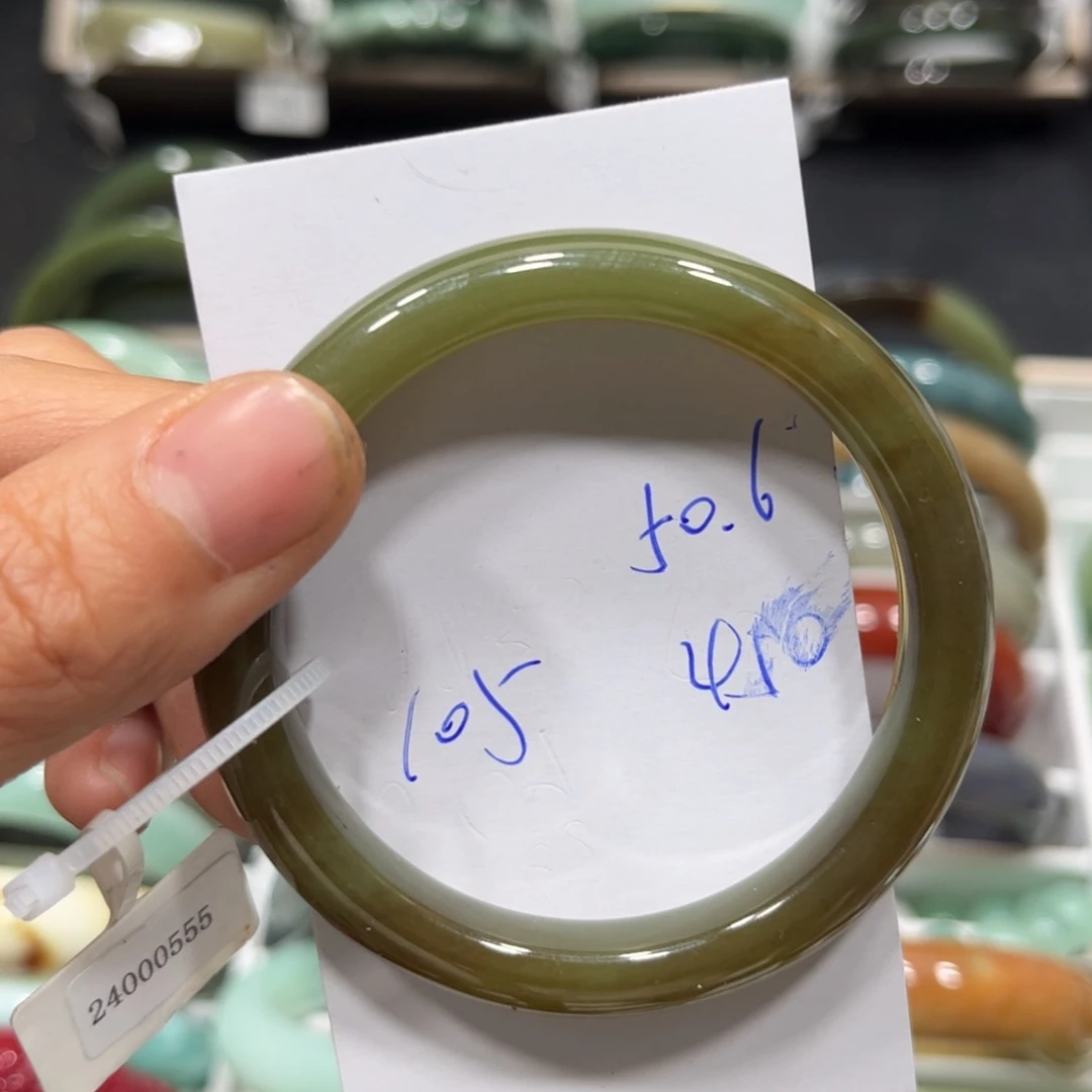 和田玉手镯未镶嵌懒*哈