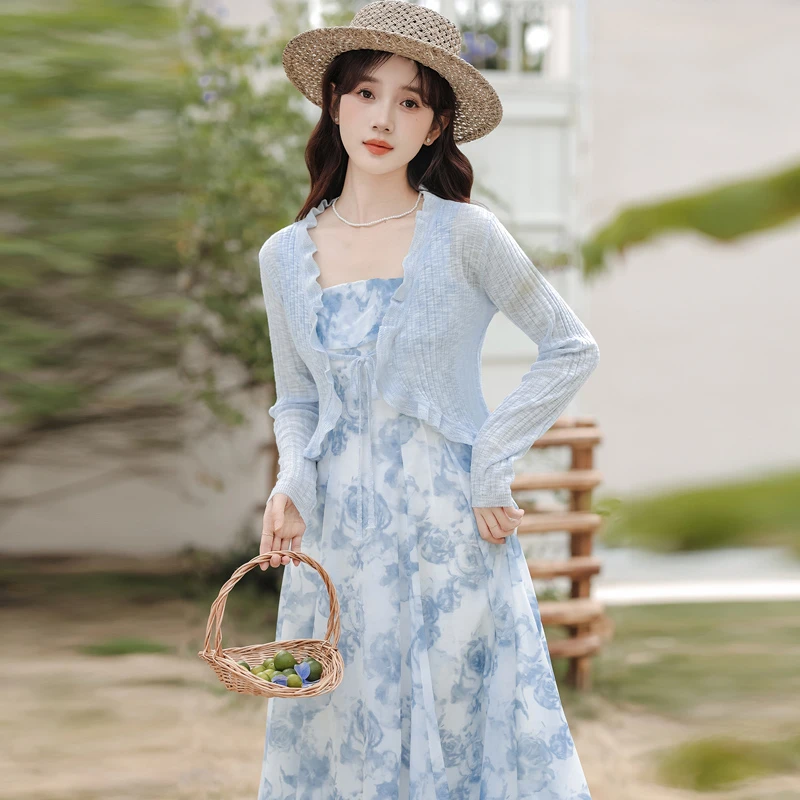 夏新款法式碎花浅蓝色方领吊带连衣裙女超仙温柔风海边度假沙滩裙