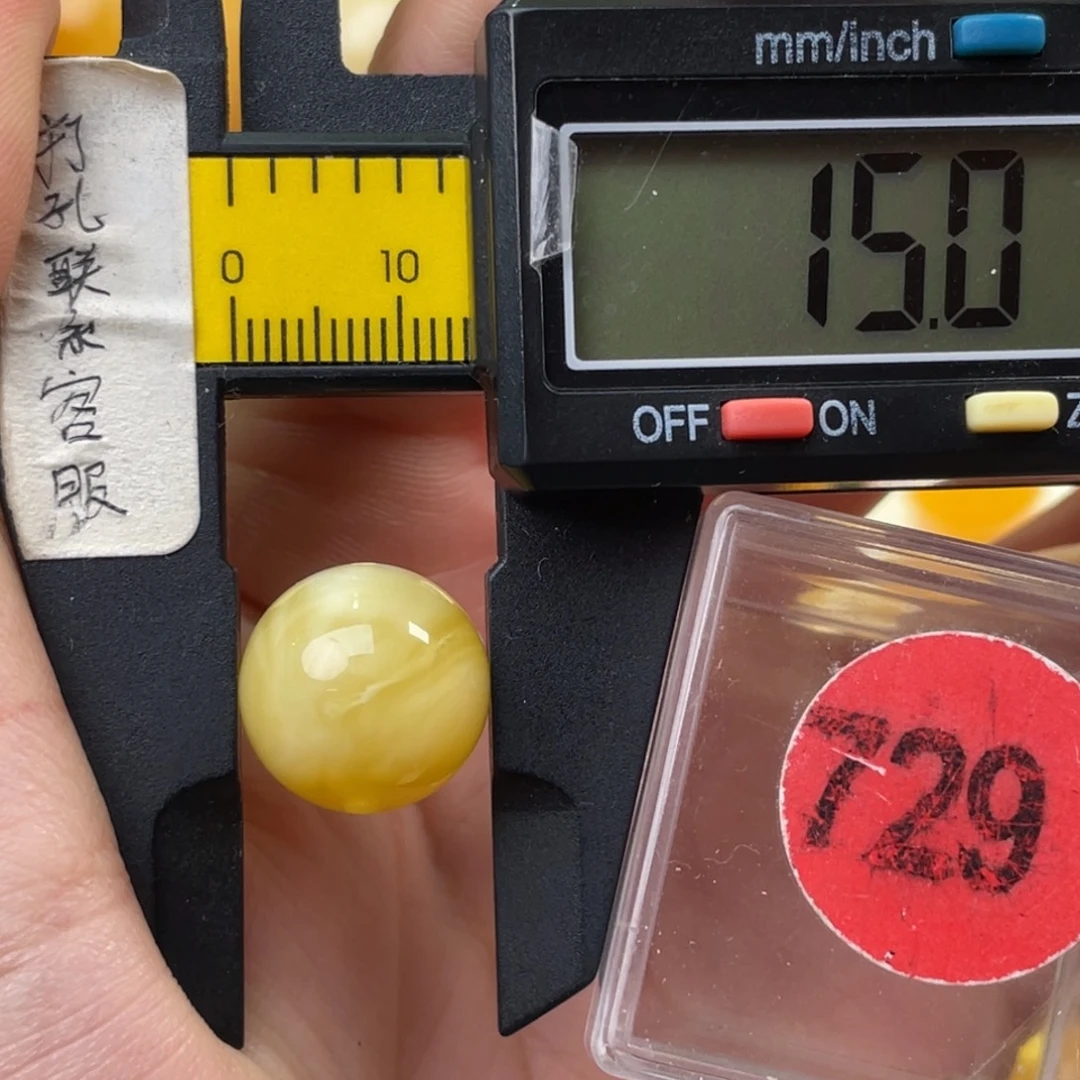 蜜蜡未镶嵌珠宝奇石