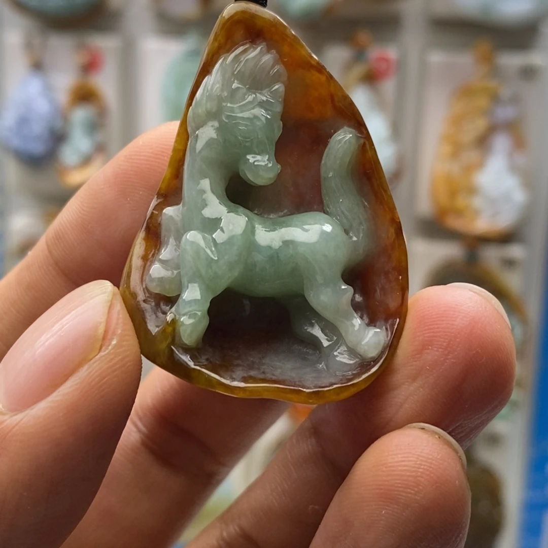 翡翠未镶嵌颈饰马