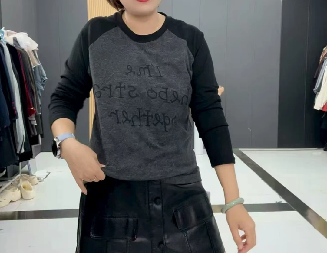 倾城5201大码显瘦圆领撞色字母拼接长袖上衣女士