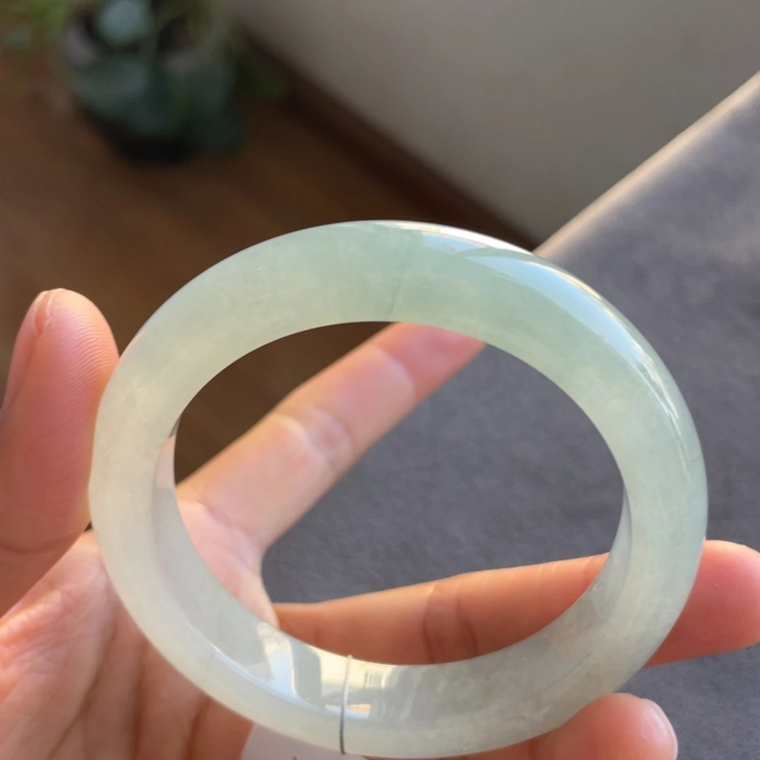 翡翠未镶嵌手镯冰透半山水