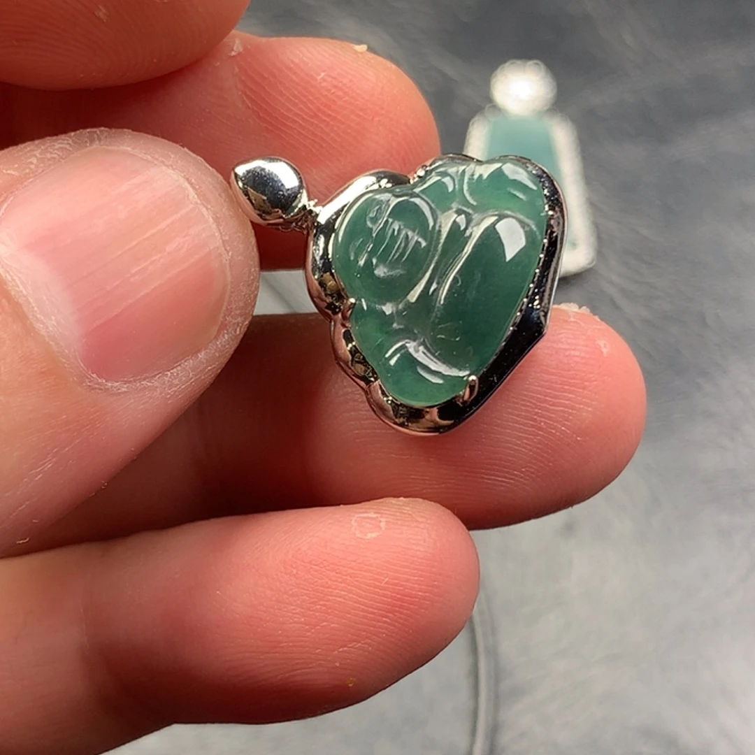 翡翠未镶嵌颈饰佛公