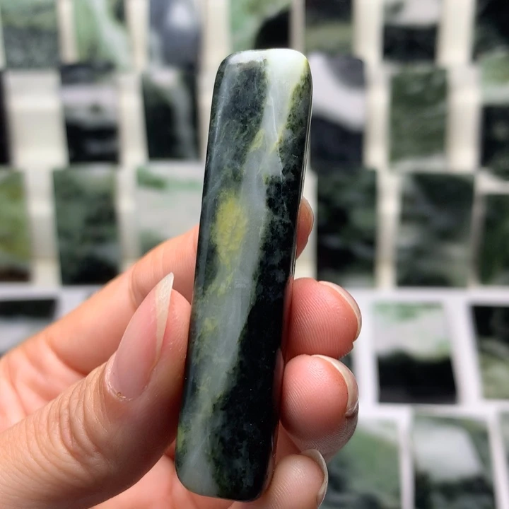 独山玉颈饰未镶嵌